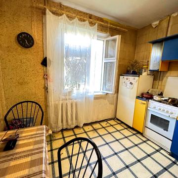 Академіка Корольова вул., 104