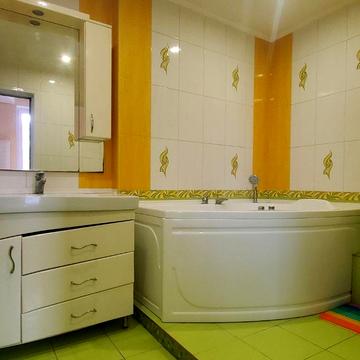 Гвардійців-Широнінців вул., 14