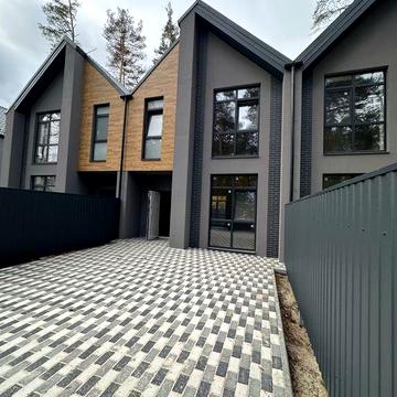 Таунхаус в лісовій частині Бучі . Біля Бучанського парку