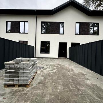 Таунхаус в Ірпені з власним переднім подвірʼям