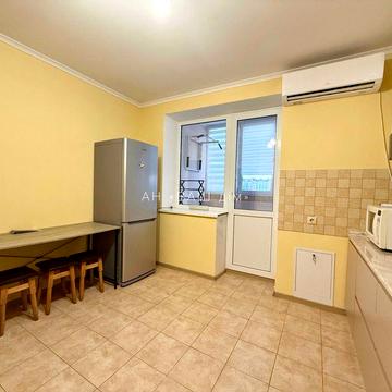 ОРЕНДА 2-кім кв-ри, вул. Тролейбусна, 32 / ПЕРША ЗДАЧА + гараж