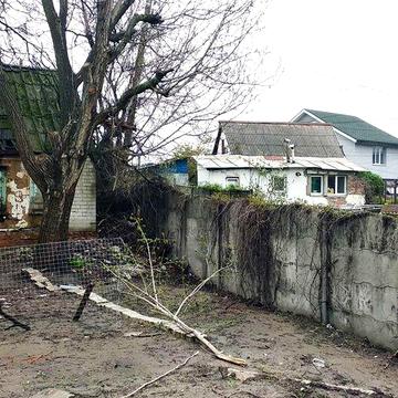 Дом под снос на участке 5 соток в Шевченковском районе.