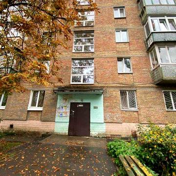 Продаж 1-к квартири на правому березі Києва під ремонт