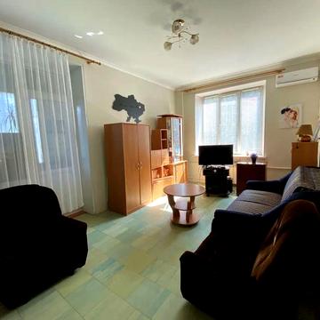 Продаж 2-х кімн. сталінки на Соцмісті