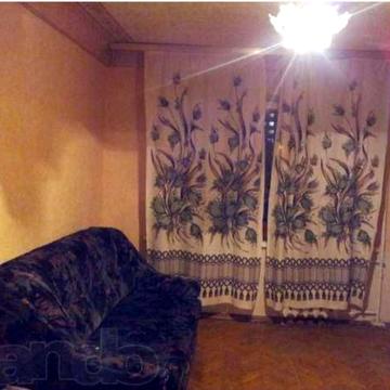 Юності вул., 4
