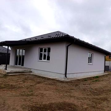 Продається затишний будинок90 м2 та 7 соток землі у с. Нове/Боярка

Мр