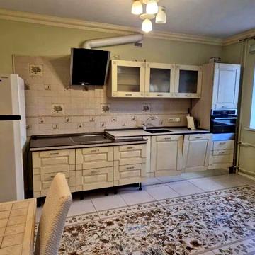 Затишна 2-кімнатна квартира 90 м² вул. Вишняківська 11
