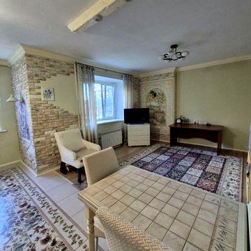Затишна 2-кімнатна квартира 90 м² вул. Вишняківська 11