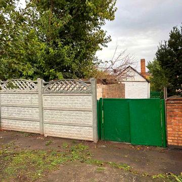 Продам будинок на два господаря
