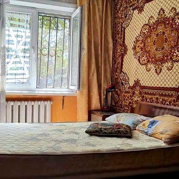 Продам трикімнатну квартиру на Черемушках