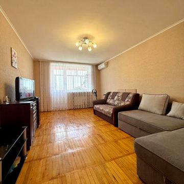 Оренда квартири Новокримська 3 / Поля вверх / Незалежності