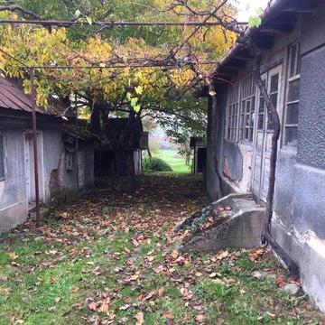 Будинок в центрі села