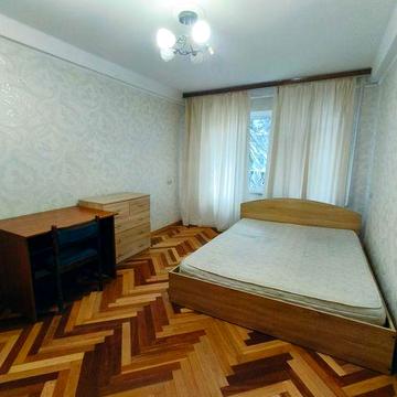 Оренда гарної 3-к квартири біля метро Чернігівська