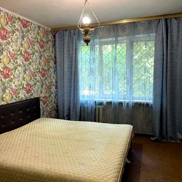 Сдам 2 комнатную с раздельными комнатами на Борщаговке.