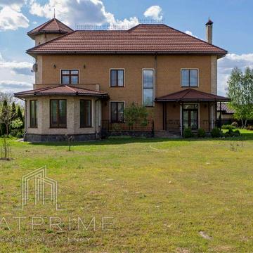 Продам будинок з басейном..Без%.До Києва 20 хв. Будинок з ремонтом.