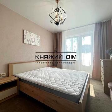 Ярослава Івашкевича вул., 5