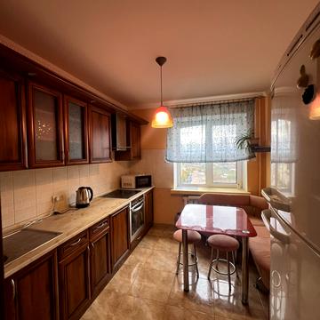 Небесної Сотні вул. (Кіквідзе), 24