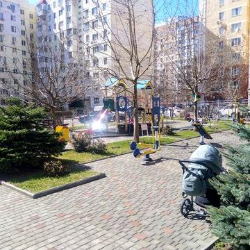 Академіка Сахарова вул., 50