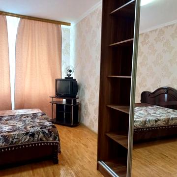Привокзальна вул., 8