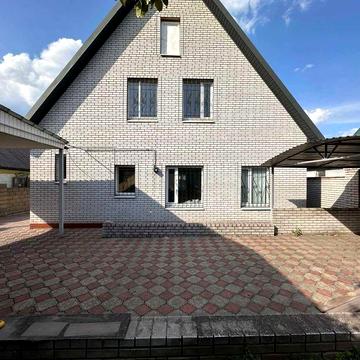 Просторий будинок у Романковому