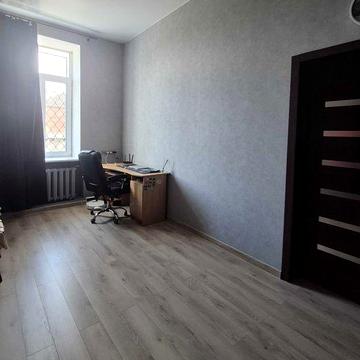 Продам 2к.кв. 44м.кв.метро Вокзальна/Центр ринок вул.Залізнична 1а