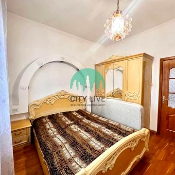 Романа Купчинського вул., 14