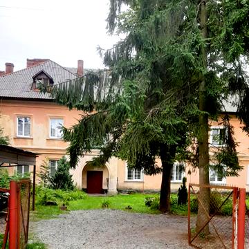 Дністерська вул., 6