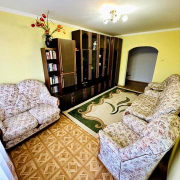 Довженка вул., 3