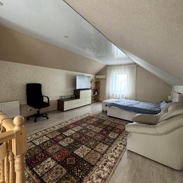 Продам двоповерховий будинок у місті!