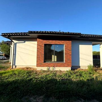 Красивий якісний будинок з великою земельною ділянкою