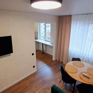 Продам  2 к кв в центрі, єВідновлення