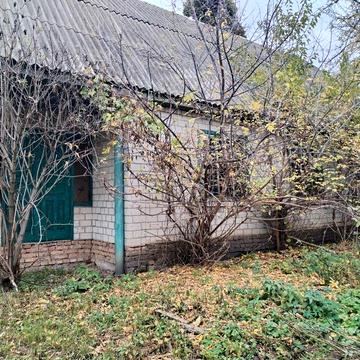 Продаж земельного частка з хатою