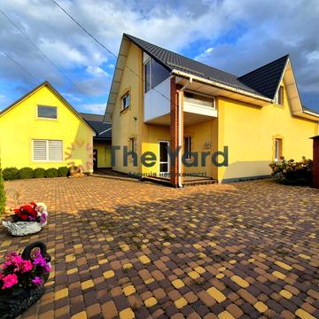 Хмельницького Богдана, 75