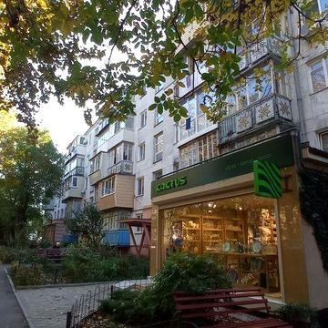 Продам двухкомнатную в центре.