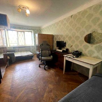 Продаю 2-ну квартиру. Район старого залізничного вокзалу. Не кутова