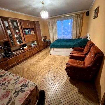 Продається 1-кімнатна чешка на Героїв Майдану