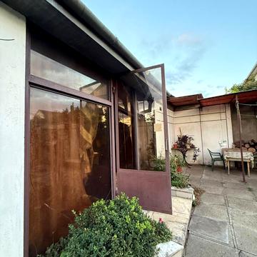 Батуринська вул., 6