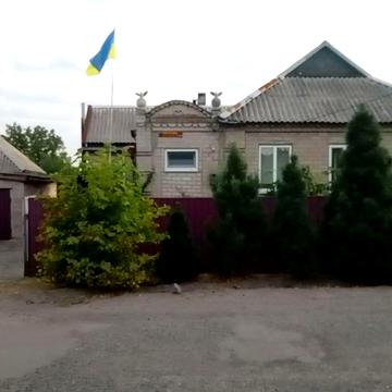 Продається будинок(без аренди,живуть люди) в центрі Петропавлівки.