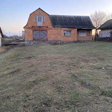 Продам будинок з гаражем, погрібом