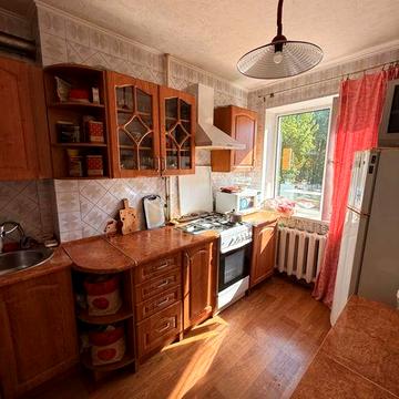 Продам 2 комнатную квартиру 2 этаж  Образцова