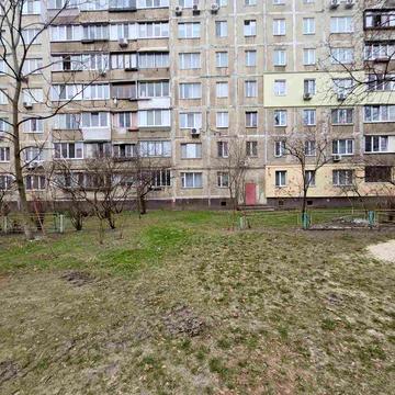 метро Оболонь, вул. Героїв полку Азов 13 Б Продаж можливо під комерцію