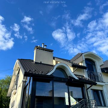 Лесі Українки вул., 4