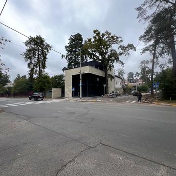 Університетська вул., 27б