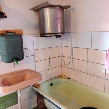 Здаеться пів дому на 2 кімн.Старі Петрівці.