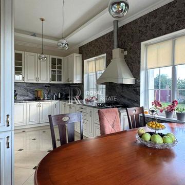 Центральна вул.