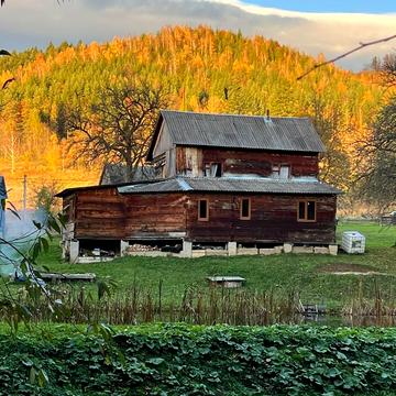 Центральна вул., 18