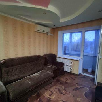 Сдается 2-комнатная квартира в центре.
