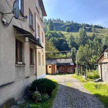 Затишна квартира в місті Рахів.