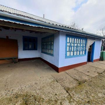 Продам дом  и 25 соток земли.