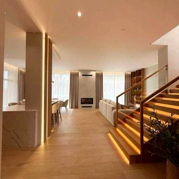 Дизайнерський будинок з басейном,Новий. Газ!